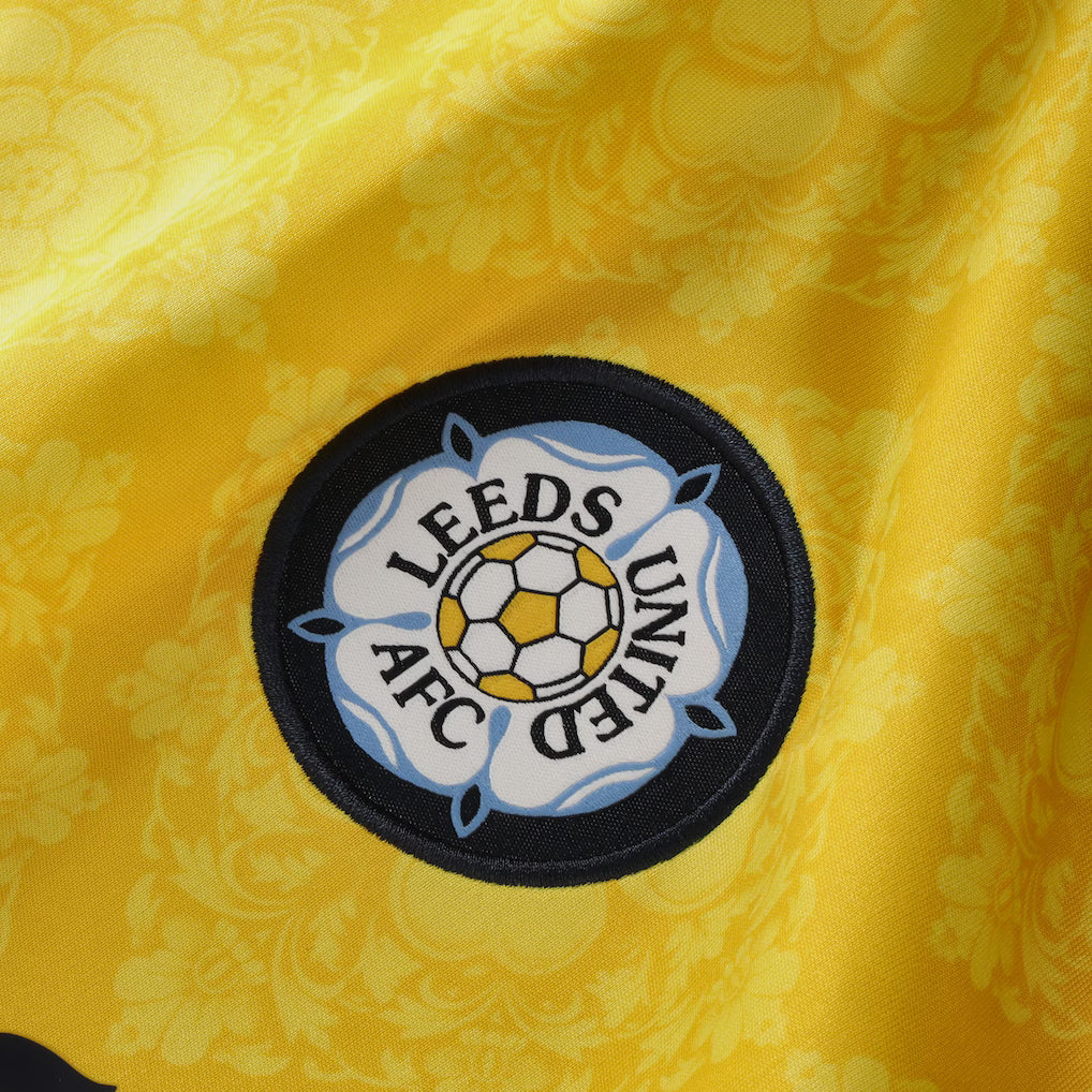 Maillot extérieur adidas de Leeds United 2026/27 jaune EQT avec rose blanche et col en V