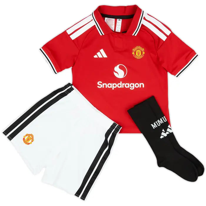 Tenue domicile adidas de Manchester United 2026/27 pour enfant avec maillot et short