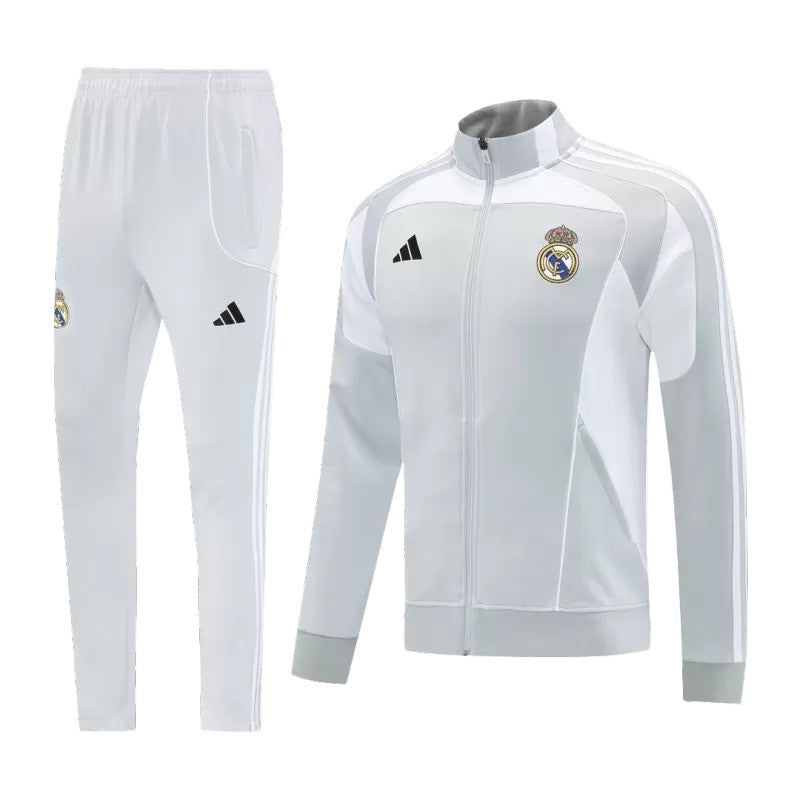 Survêtement gris adidas du Real Madrid 2025/26 avec écusson sur la poitrine